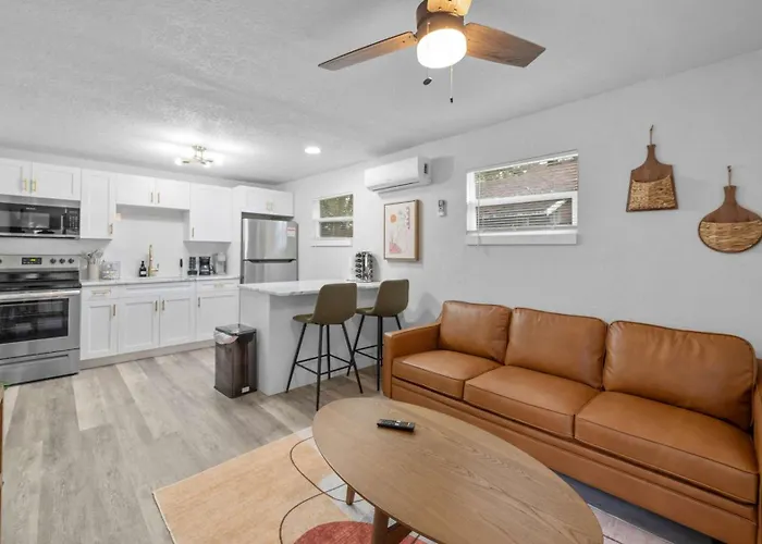 Modern-Retro Themed Home Close To Coffee + Food!