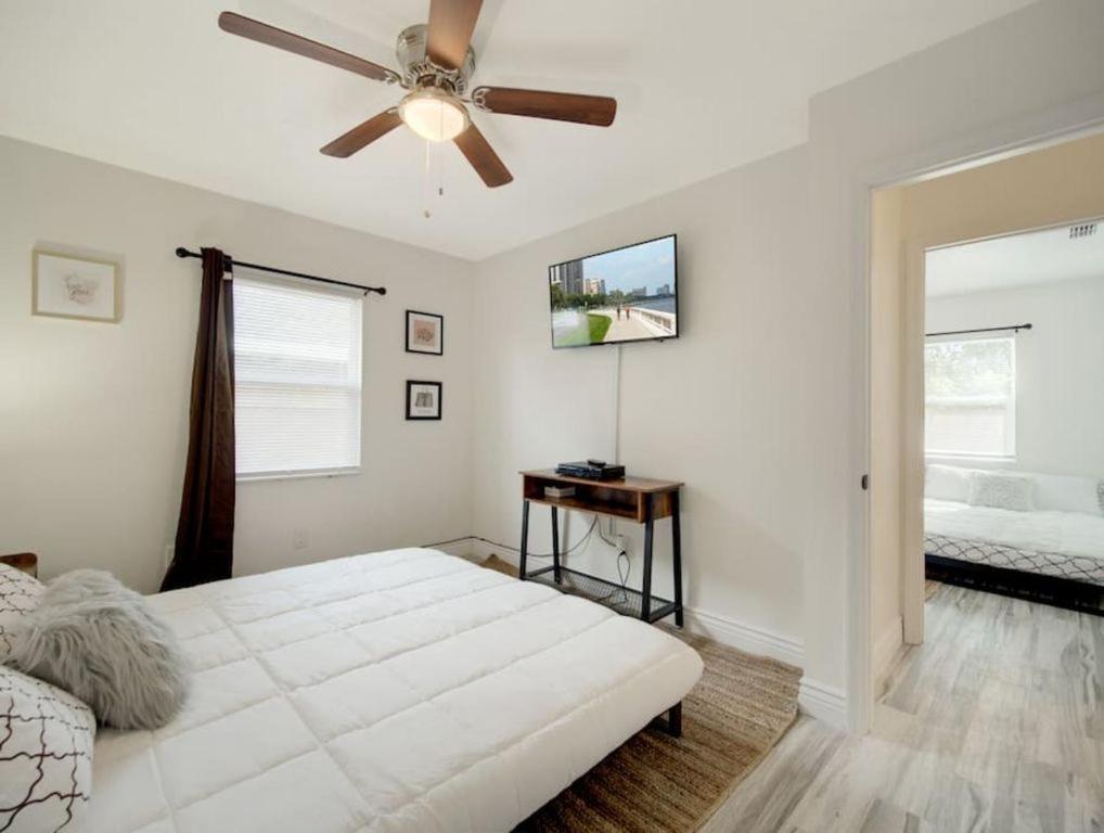 Modern Bayshore 50 Apartment *