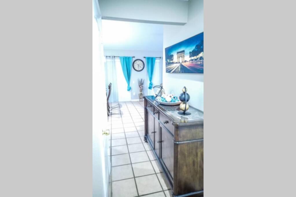 Cozy Pool House Close To Attractions In Holiday home Tampa