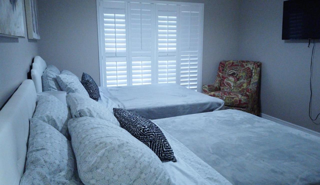 Cozy Pool House Close To Attractions In