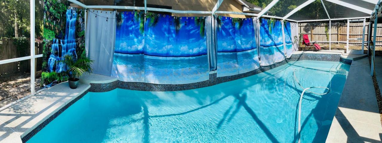 Cozy Pool House Close To Attractions In *