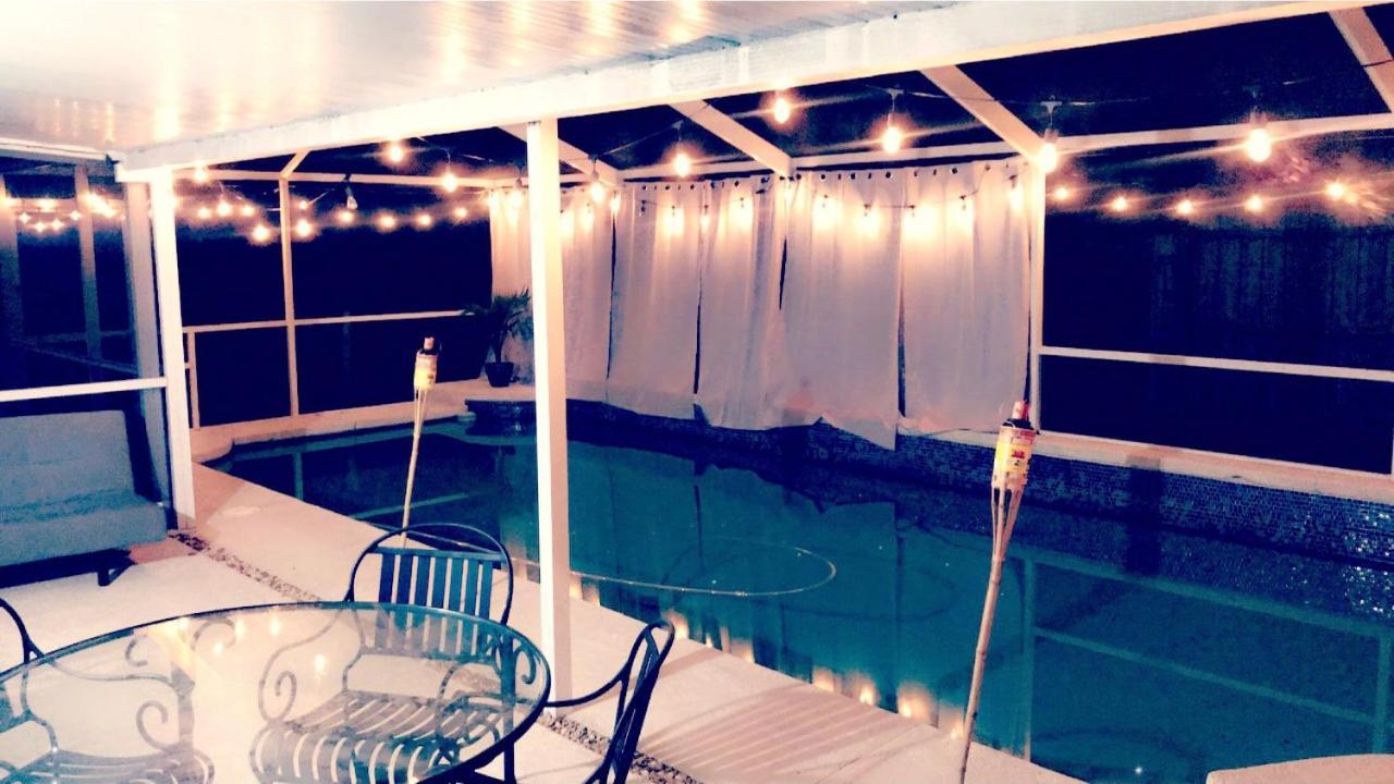 Cozy Pool House Close To Attractions In Holiday home