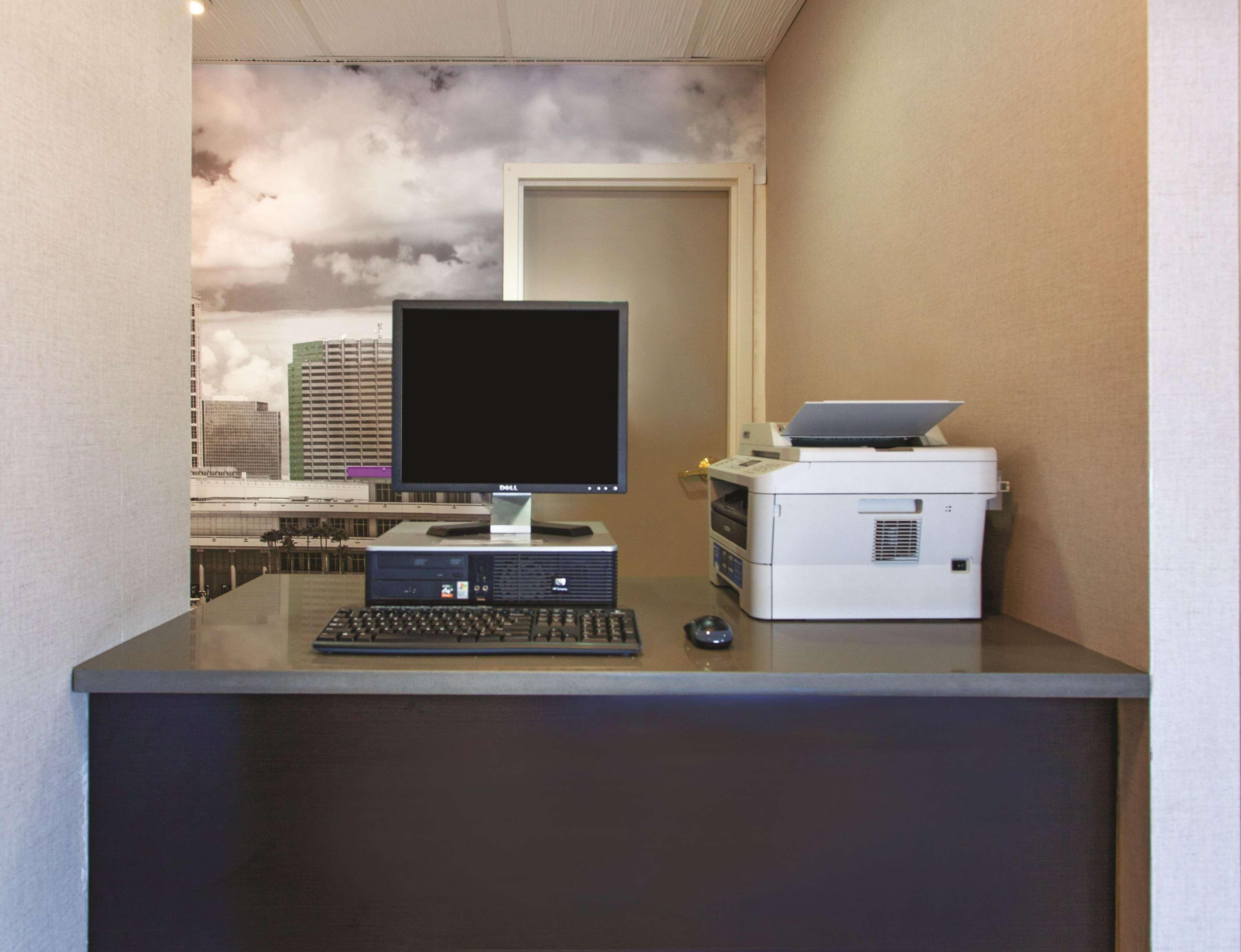 Hotel La Quinta By Wyndham Bay Area-tampa South 3*