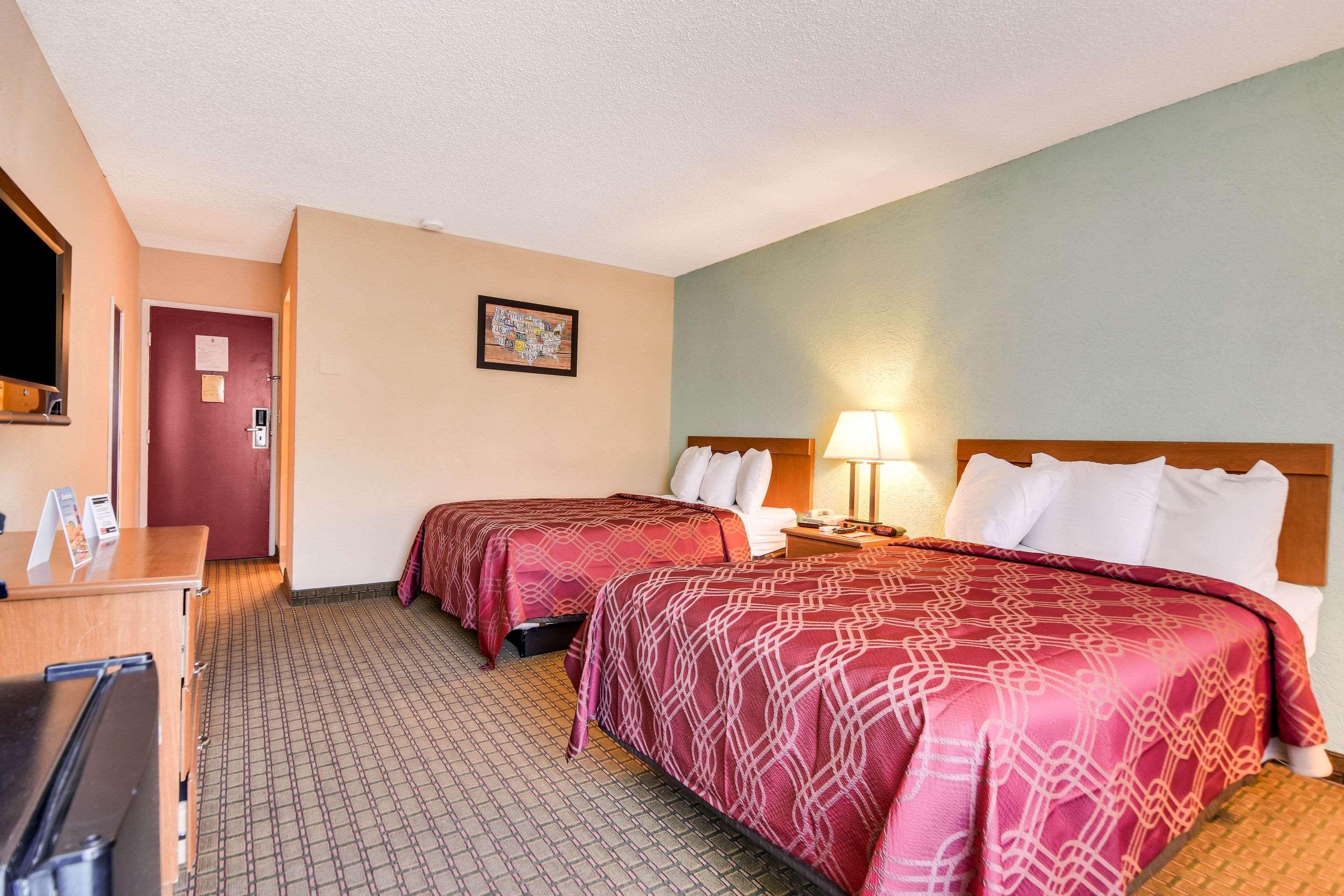 Hotel Econo Busch Gardens 2*