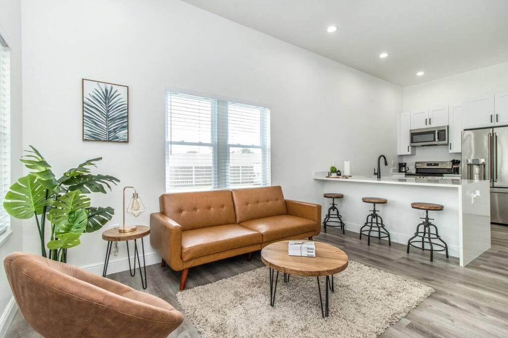 Cheerful 2-bedroom With Free Parking/wi-fi Holiday home *