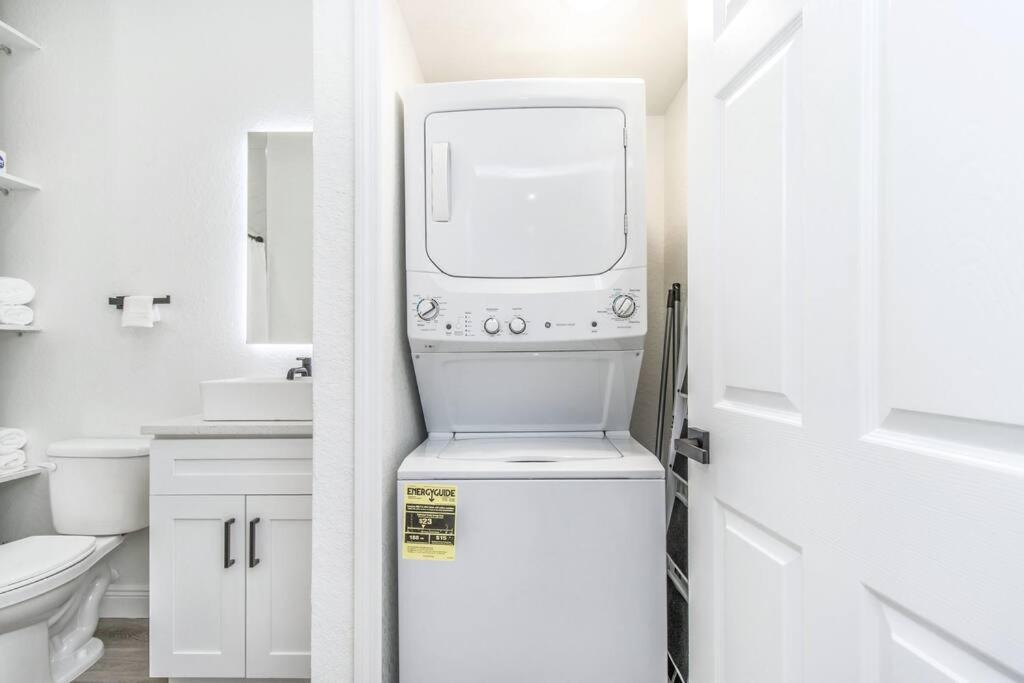 Holiday home Cheerful 2-bedroom With Free Parking/wi-fi Tampa