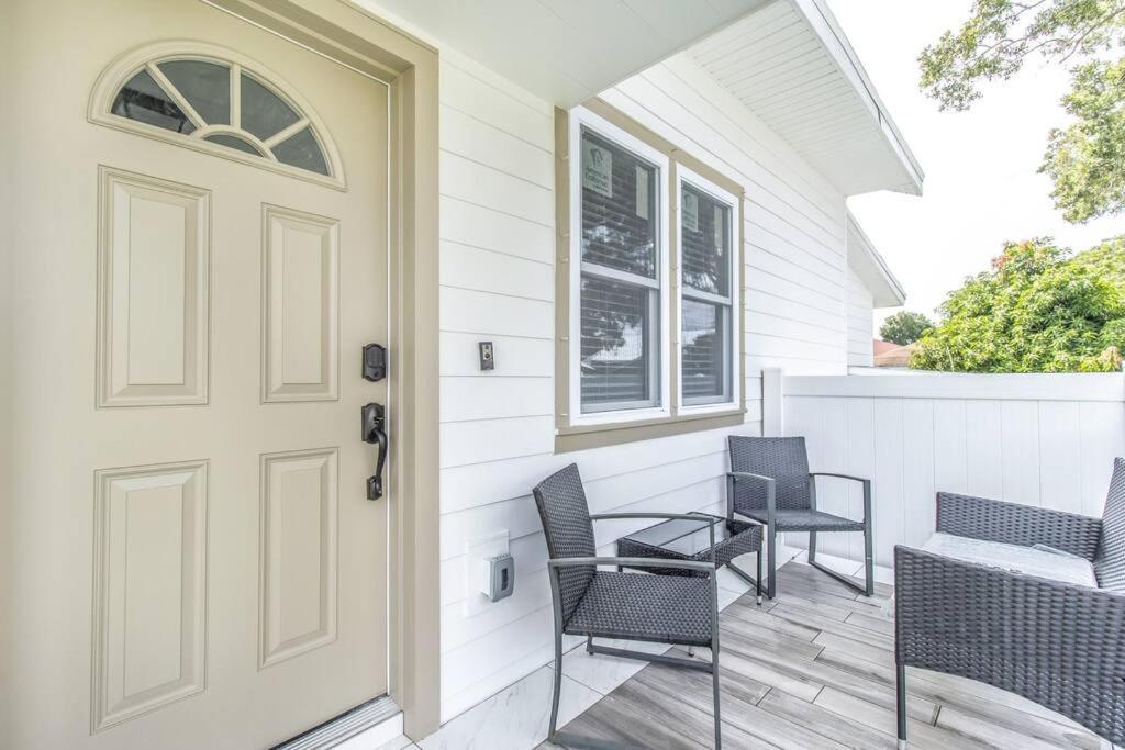 2br Spacious House In Heart Of West Tampa