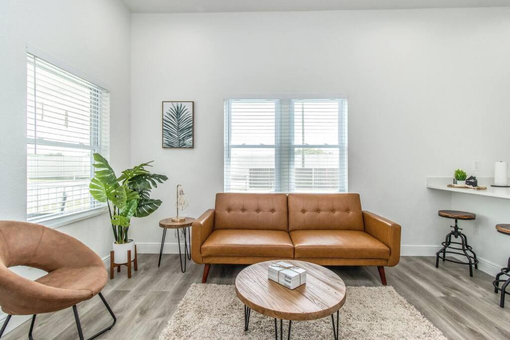 Cheerful 2-bedroom With Free Parking/wi-fi *