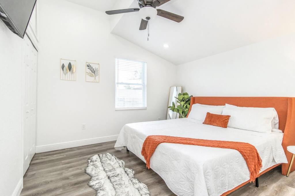 2br Spacious House In Heart Of West