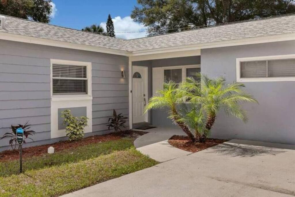 Immaculate & Cozy Entire Heated Pool House *