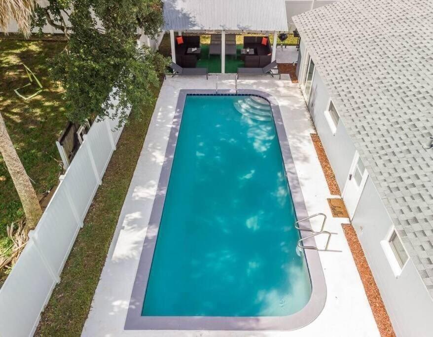 Immaculate & Cozy Entire Heated Pool House Holiday home Tampa
