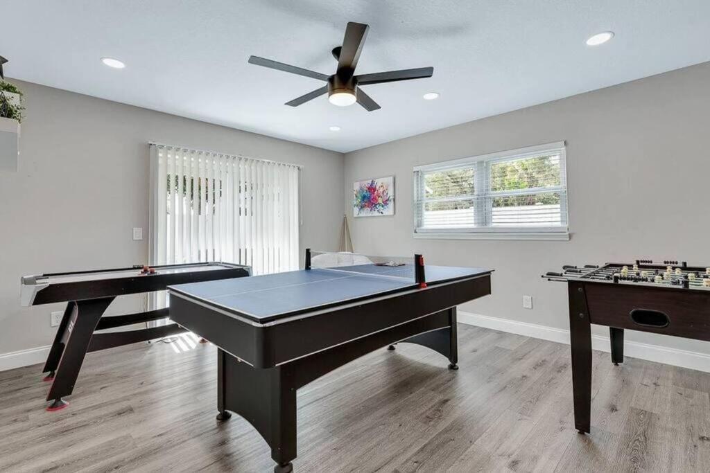 Immaculate & Cozy Entire Heated Pool House Holiday home