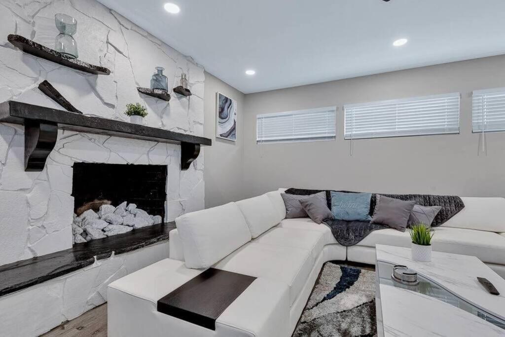 Immaculate & Cozy Entire Heated Pool House Holiday home Tampa