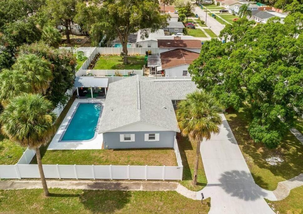 Immaculate & Cozy Entire Heated Pool House