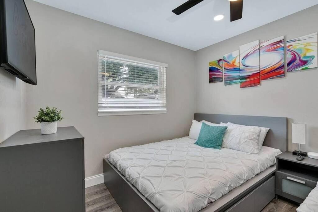 Immaculate & Cozy Entire Heated Pool House *