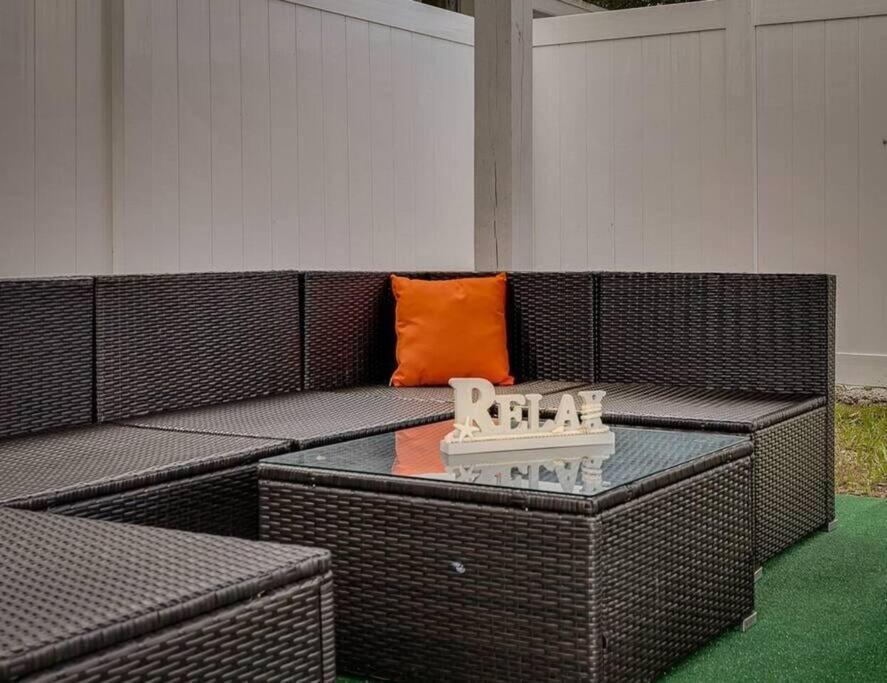 Immaculate & Cozy Entire Heated Pool House Holiday home *