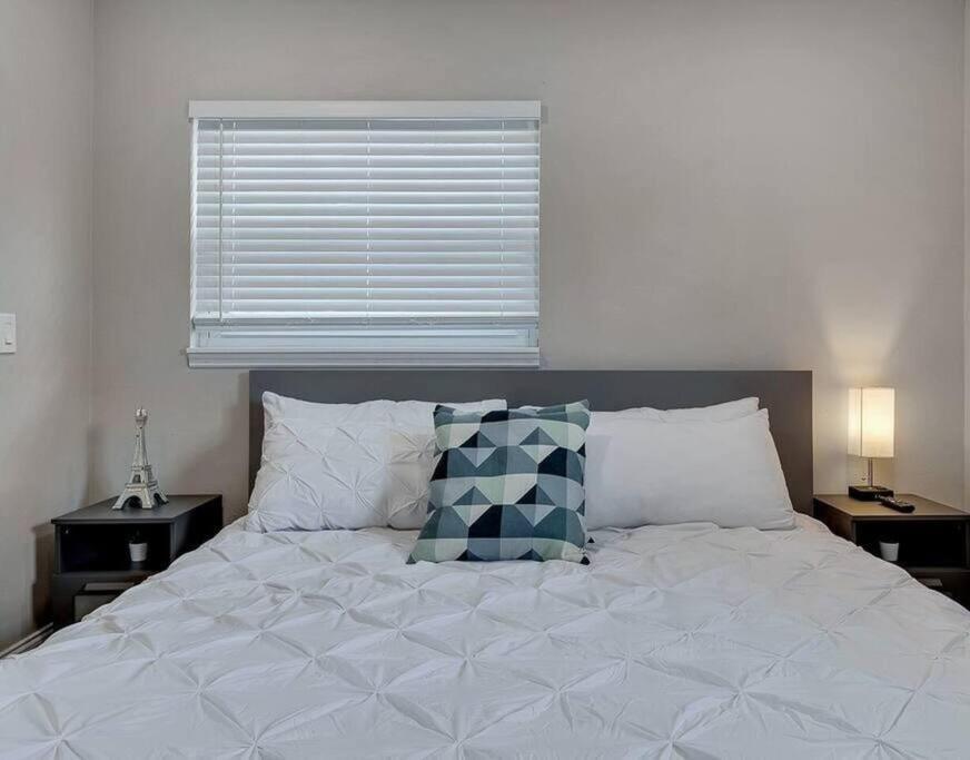 Immaculate & Cozy Entire Heated Pool House *