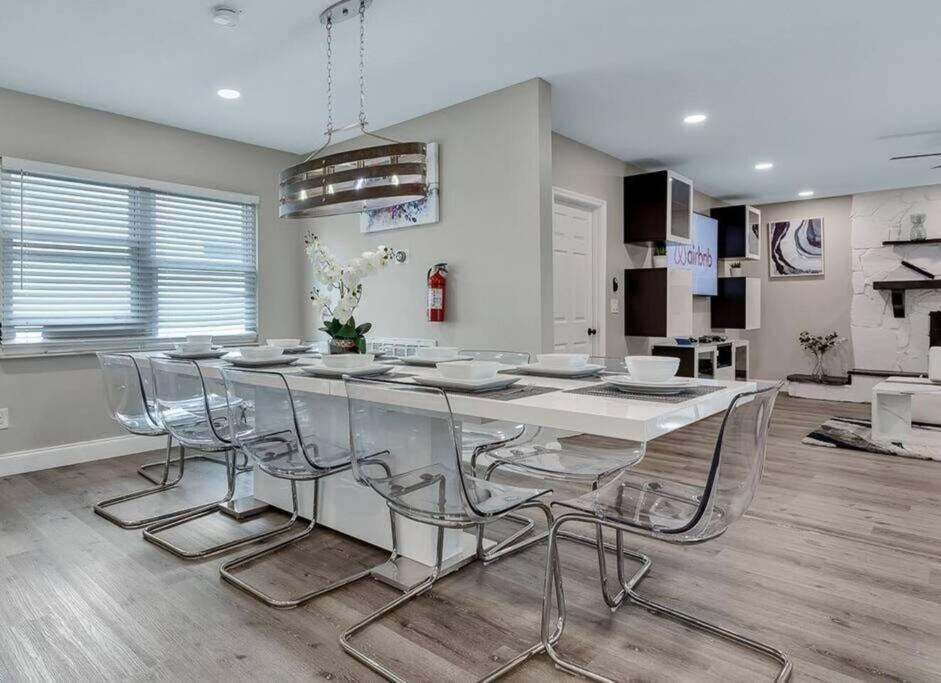 Immaculate & Cozy Entire Heated Pool House Holiday home *