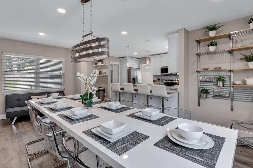 Immaculate & Cozy Entire Heated Pool House Holiday home *