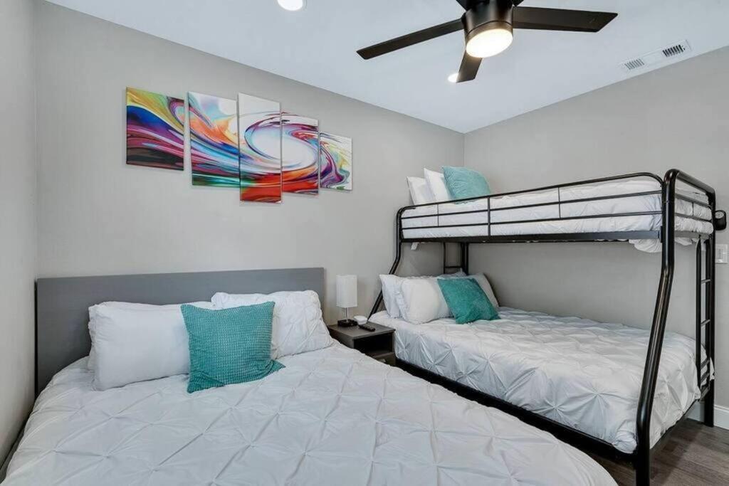 Immaculate & Cozy Entire Heated Pool House * Tampa