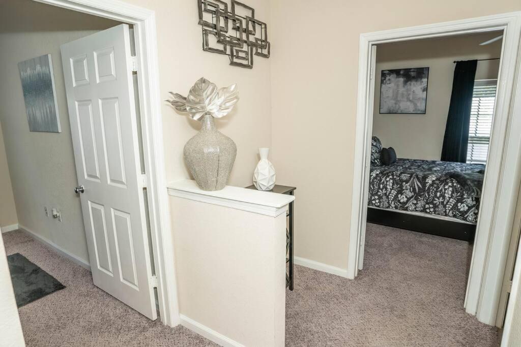 Beautiful 2bd/1ba- South Area! Close To Downtown/ Raymond James Stadium * Tampa