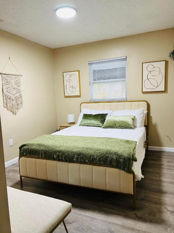 Tropical Casita In Near Airport And Raymond Stadium *