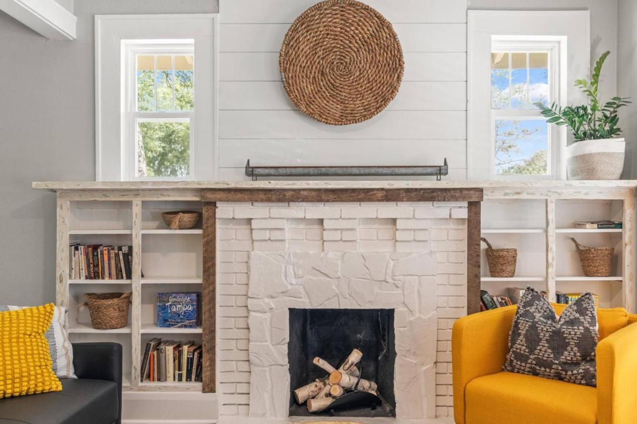 Beekeeper's - Beautifully Renovated 1929 With 2 Bedrooms On Brick Street Near Tampa's Attractions Holiday home