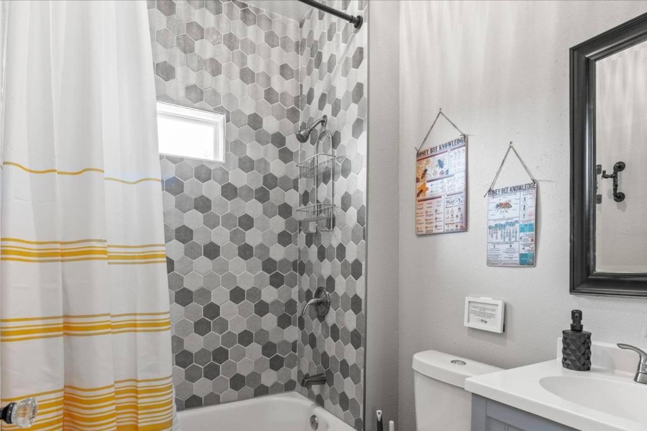 Beekeeper's - Beautifully Renovated 1929 With 2 Bedrooms On Brick Street Near Tampa's Attractions Holiday home *