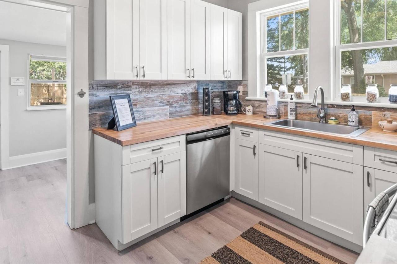 Beekeeper's - Beautifully Renovated 1929 With 2 Bedrooms On Brick Street Near Tampa's Attractions * Tampa