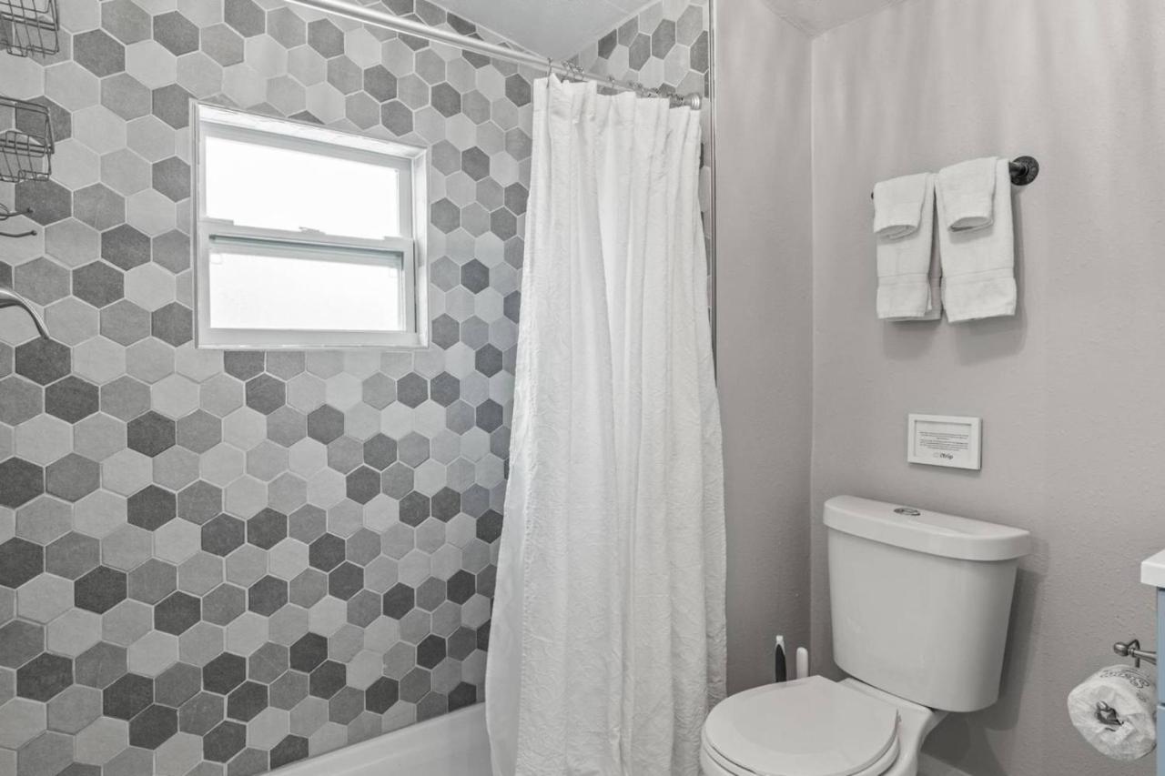 Beekeeper's - Beautifully Renovated 1929 With 2 Bedrooms On Brick Street Near Tampa's Attractions *
