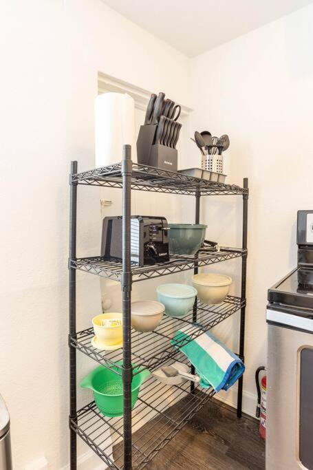 Lovely Historic Near Amelia Arena + Hyde Park Apartment