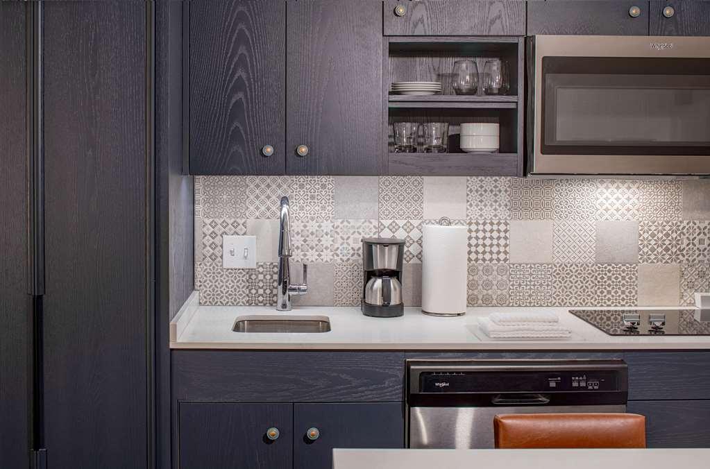 Hyatt House Downtown Hotel 3*
