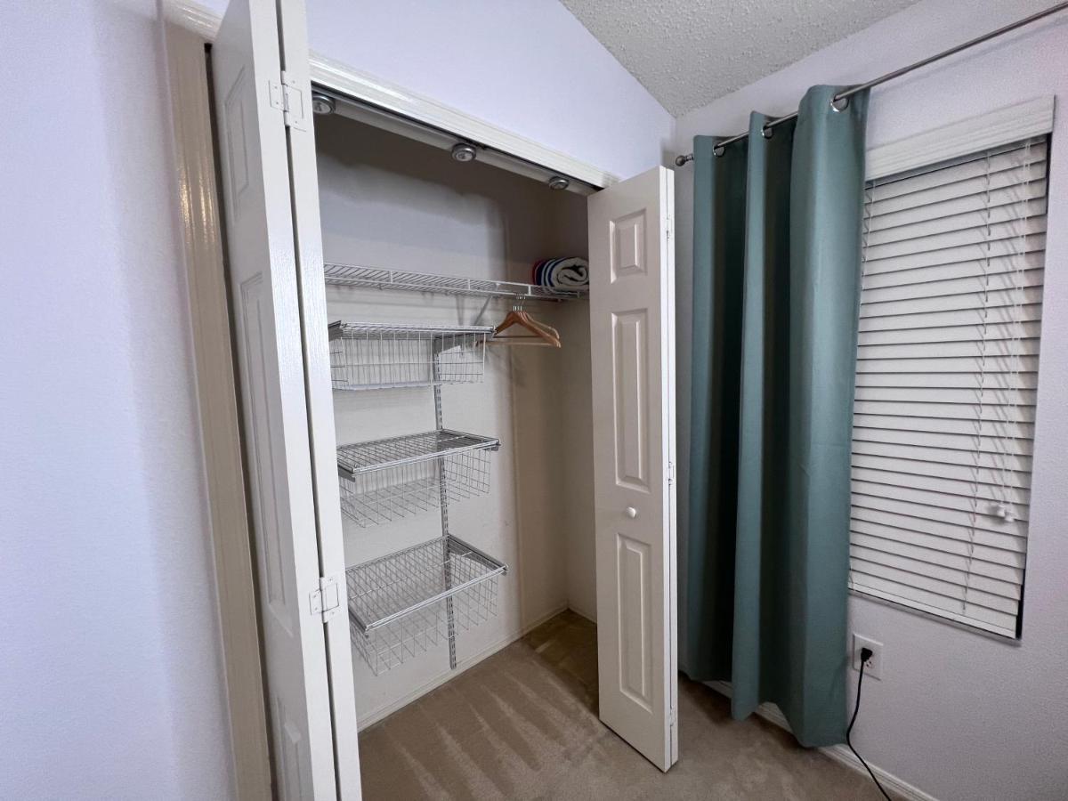 Elegant Long -king Bed - Pool - Wifi - Palms - Moffitt - Gated - Pets Ok - In New By Hunters - Live Oak - Cory Isles Area - H2 Holiday home