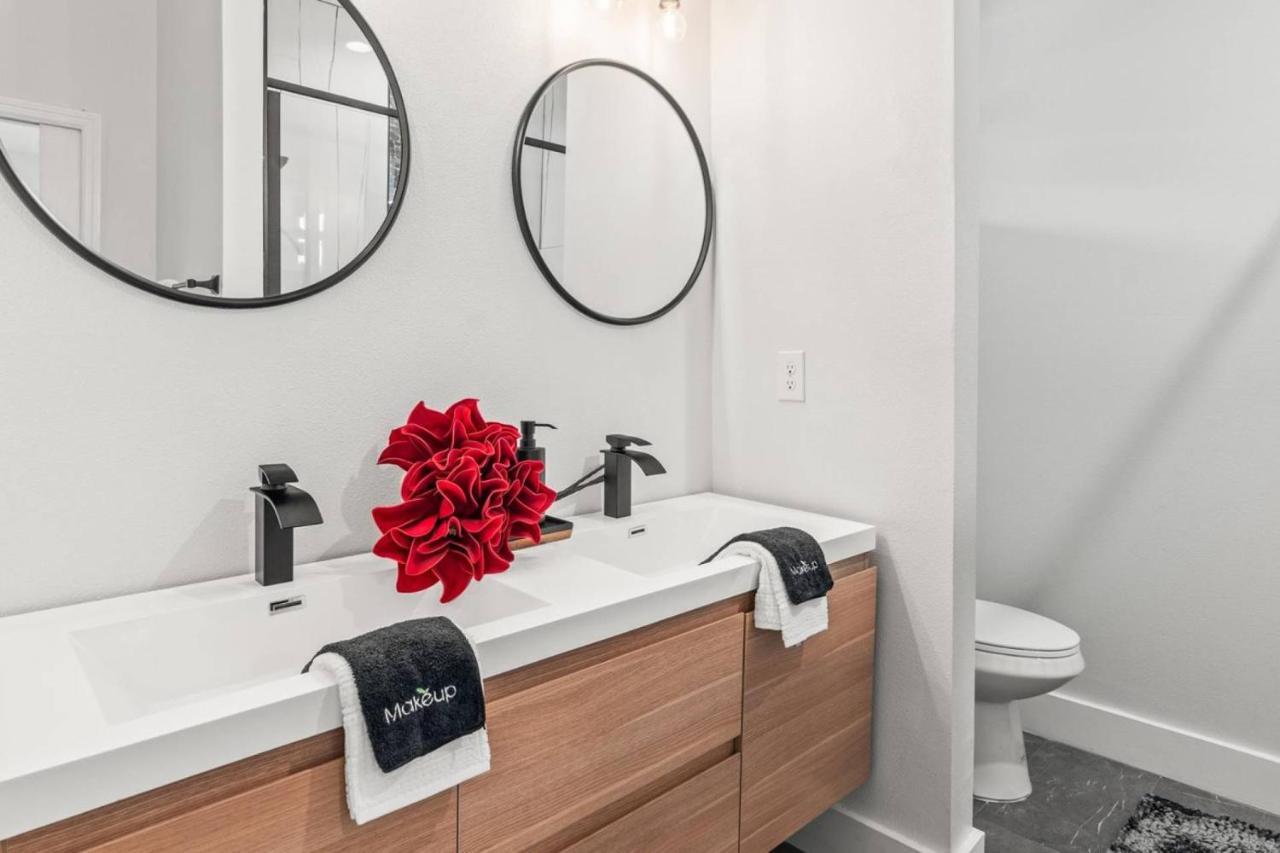 Urban Getaway Brand New 3bd 2ba Pet-friendly Near The River Holiday home *