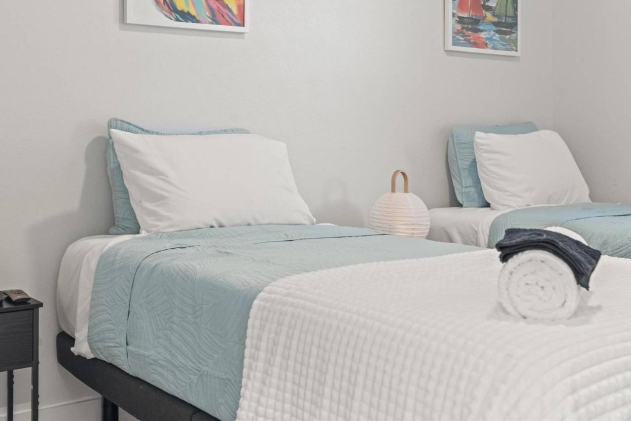 Urban Getaway Brand New 3bd 2ba Pet-friendly Near The River Holiday home *