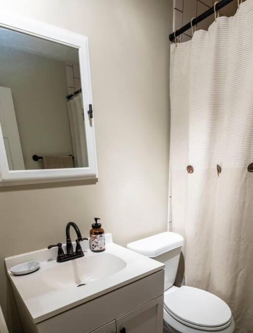 Holiday home Stylish 4br With Outdoor Space, Busch Gardens - Renovated Tampa