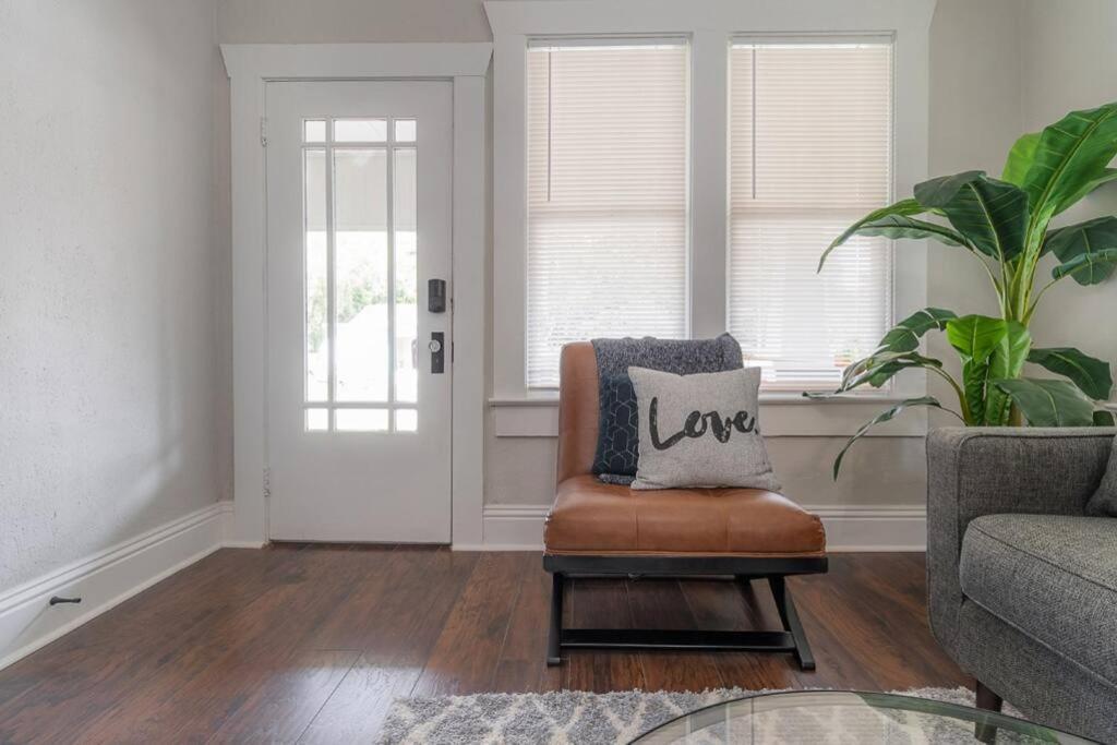 Rustic Near Downtown/ Foodie Hotspots Holiday home