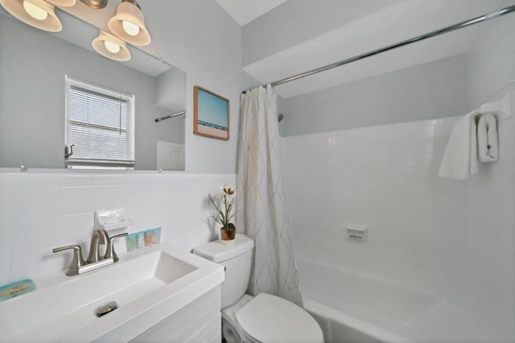 Bright And Designed 1br With Parking Near Stores