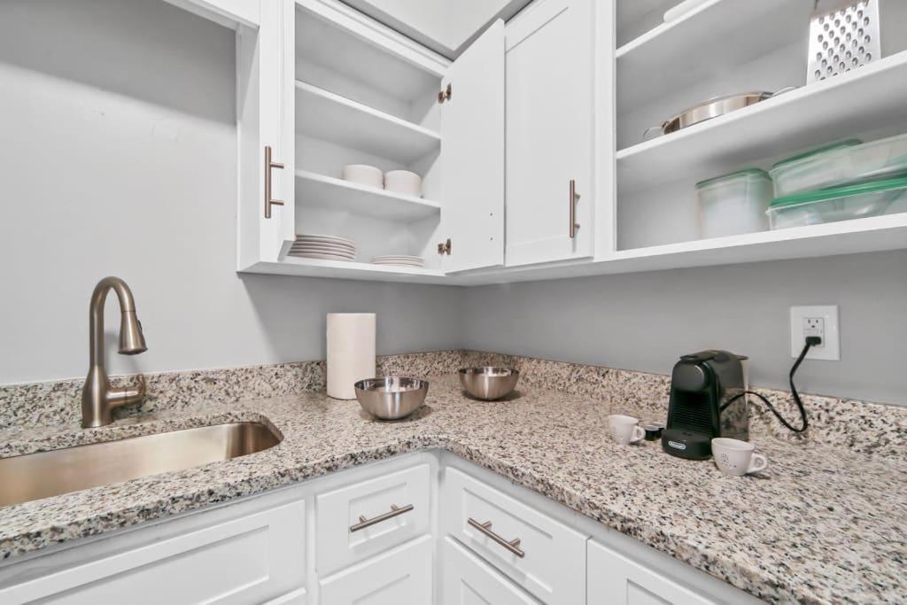 Apartment Bright And Designed 1br With Parking Near Stores Tampa