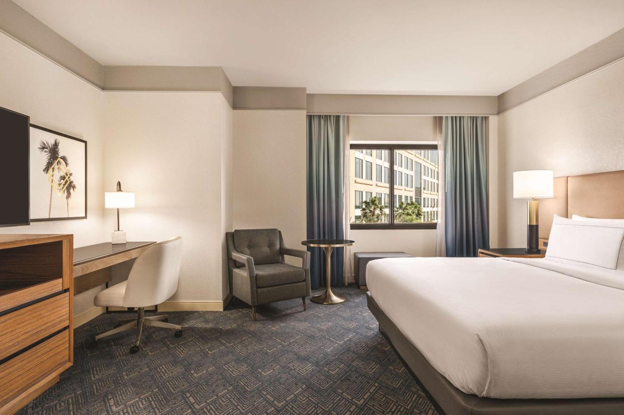 Hotel Doubletree By Hilton Rocky Point Waterfront 3*
