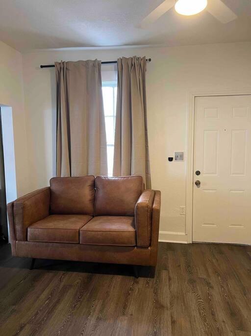 Lovely Historic Near Amelia Arena + Hyde Park *