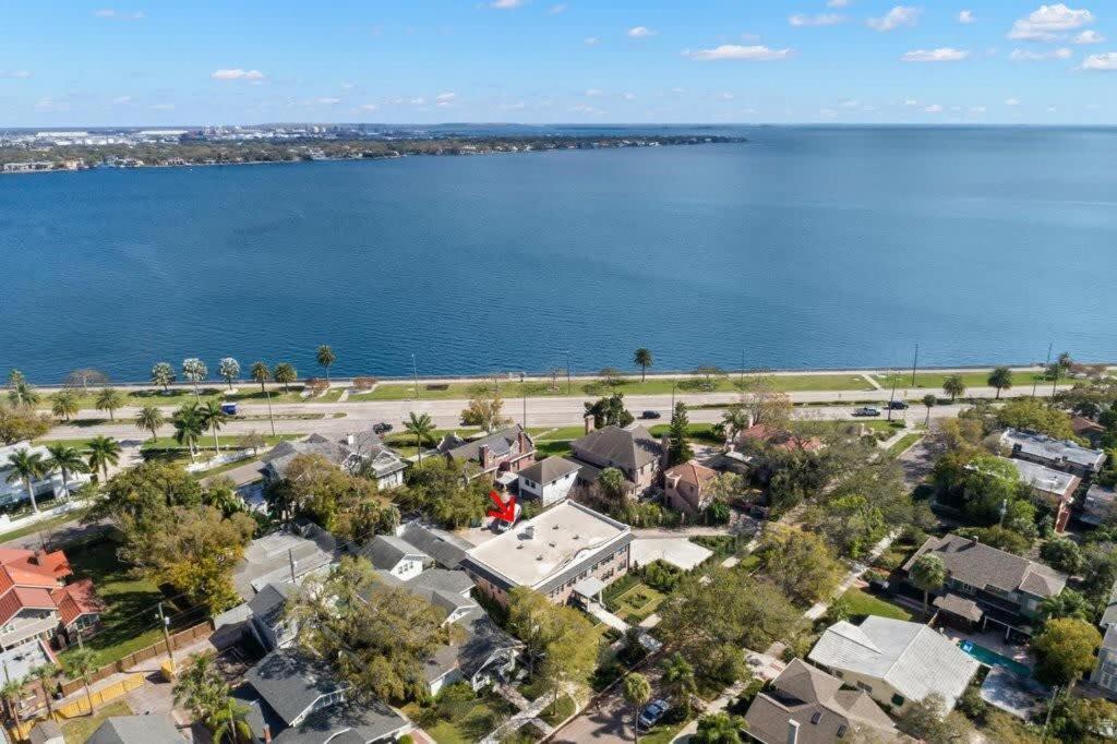 Apartment The Adaline #7 - Gorgeous Hyde Park Apartment, 2nd Floor, Steps To Bayshore