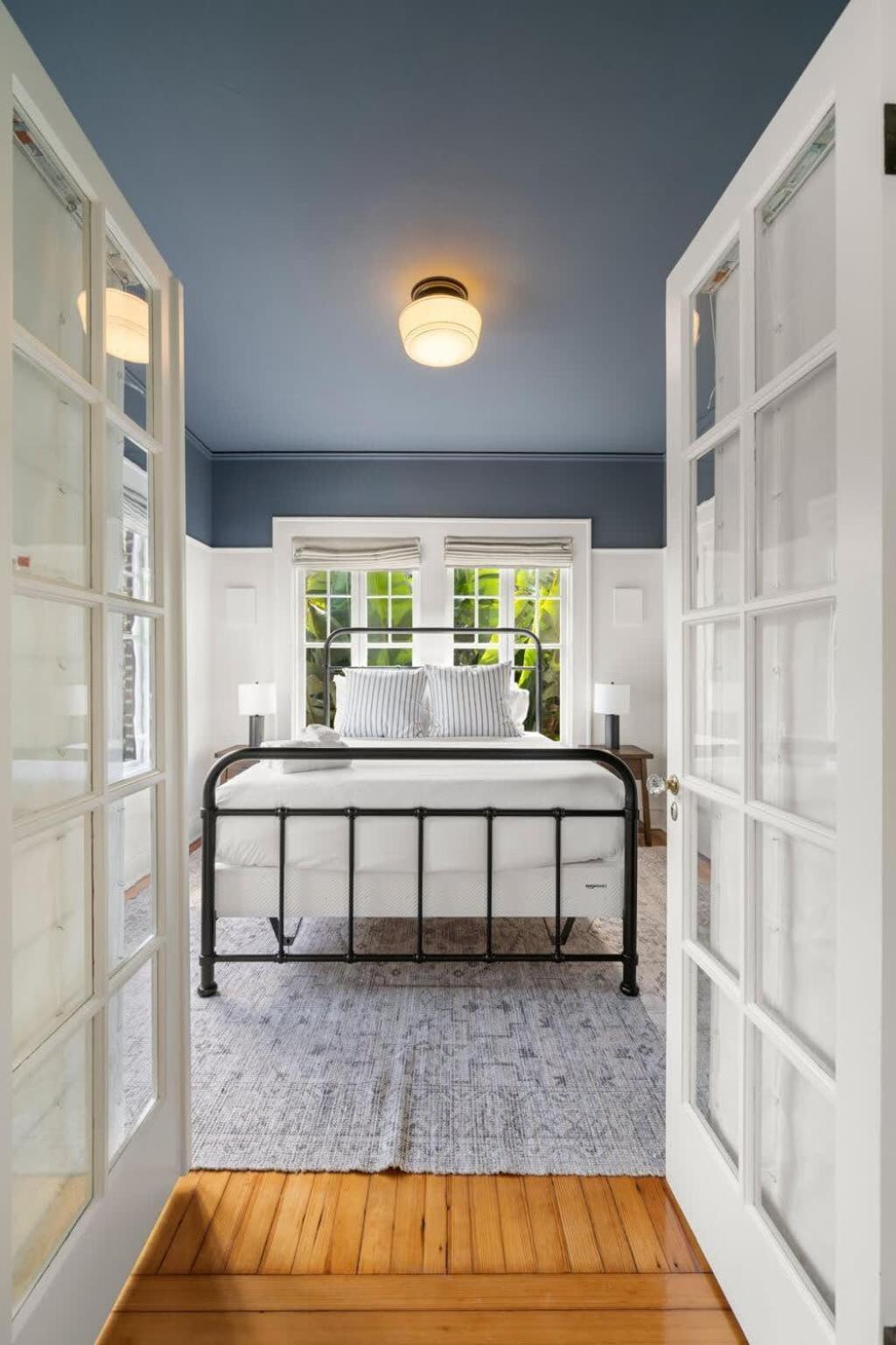 The Adaline #7 - Gorgeous Hyde Park Apartment, 2nd Floor, Steps To Bayshore