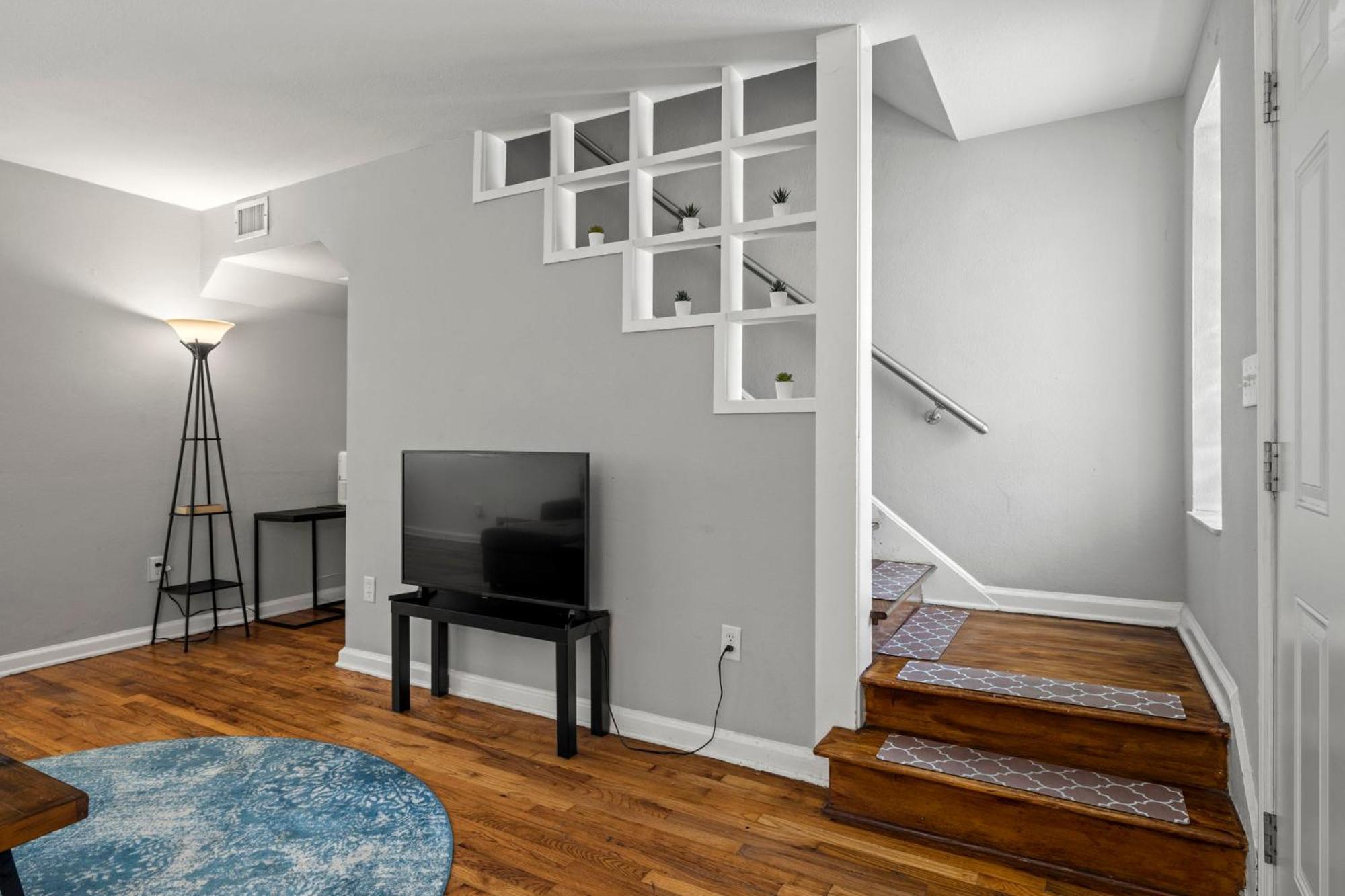 1 Bedroom Unit In Hyde Park House Apartment *