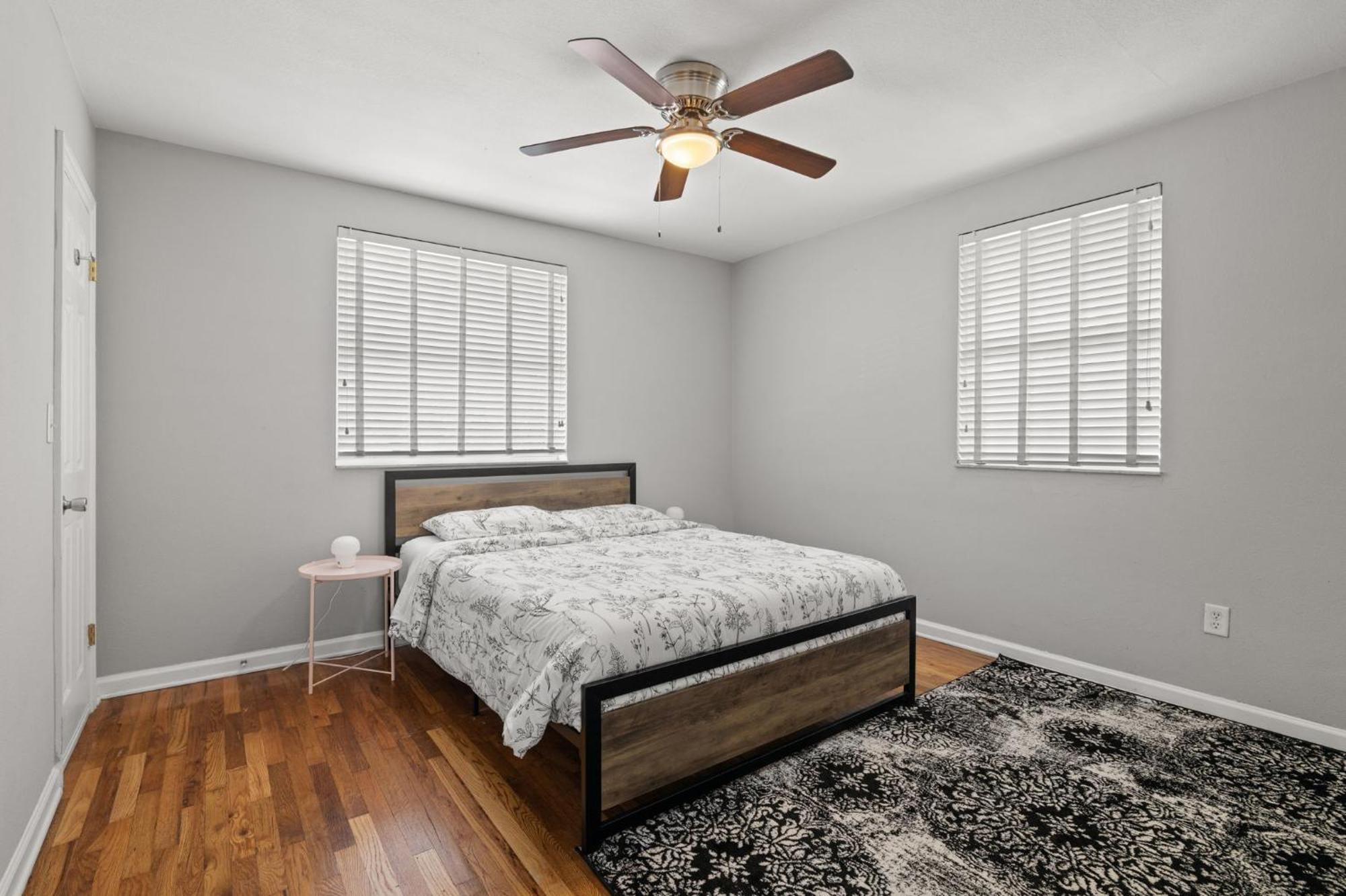 1 Bedroom Unit In Hyde Park House Apartment *