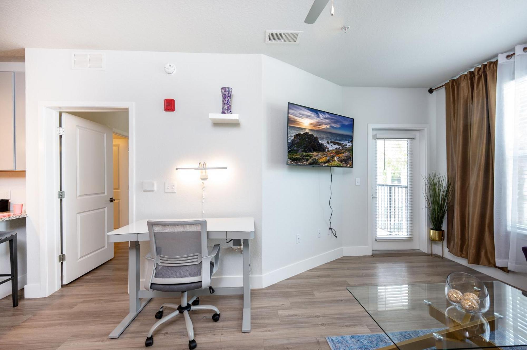 Apartment Style - Pool View - Hotub - Moffitt - Pet - Mid Term - Gated - Gym - Wifi - Usf - Elevators - Long