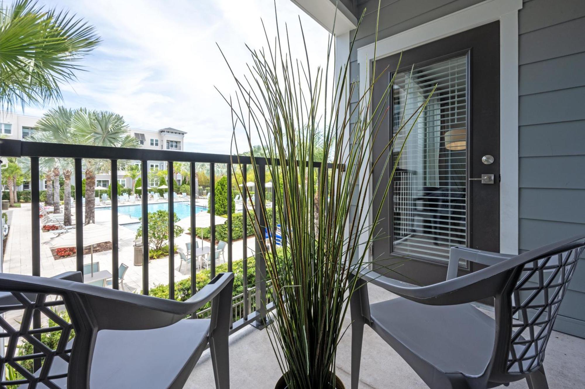 Style - Pool View - Hotub - Moffitt - Pet - Mid Term - Gated - Gym - Wifi - Usf - Elevators - Long Apartment