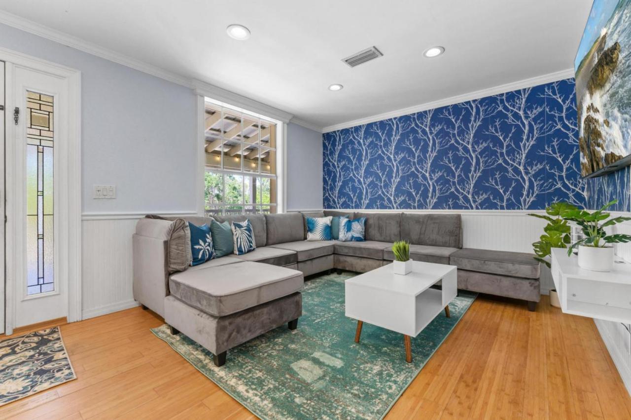 Villa No 1 Largest Private Compound, 11br Sleeps 40 Tampa