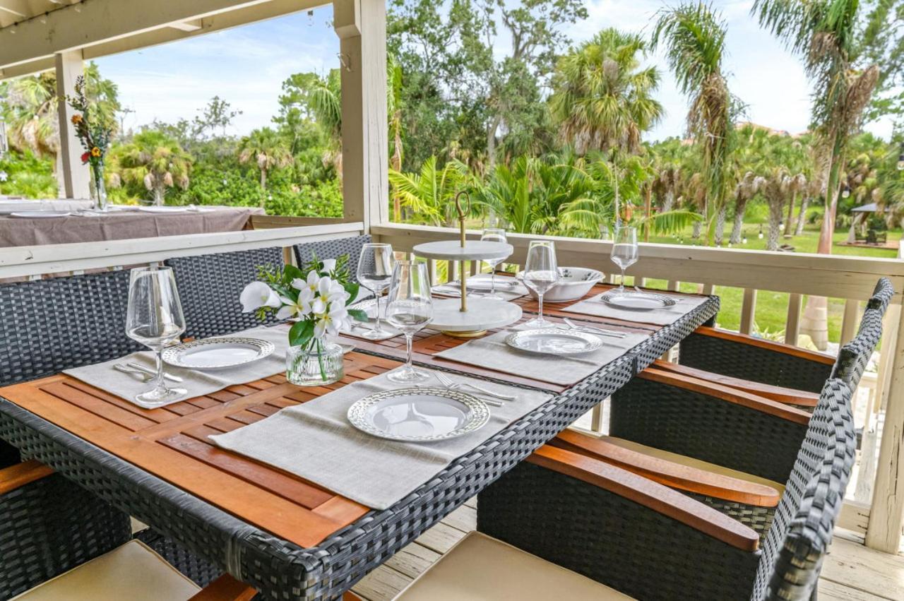 No 1 Largest Private Compound, 11br Sleeps 40 Villa Tampa