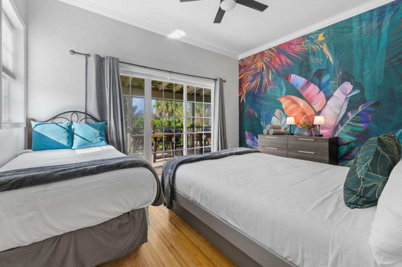 Villa No 1 Largest Private Compound, 11br Sleeps 40 Tampa